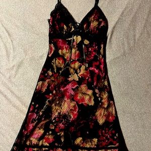 Love ❤️ Tease, Size M, colorful dress with flowers underneath a black lace slip